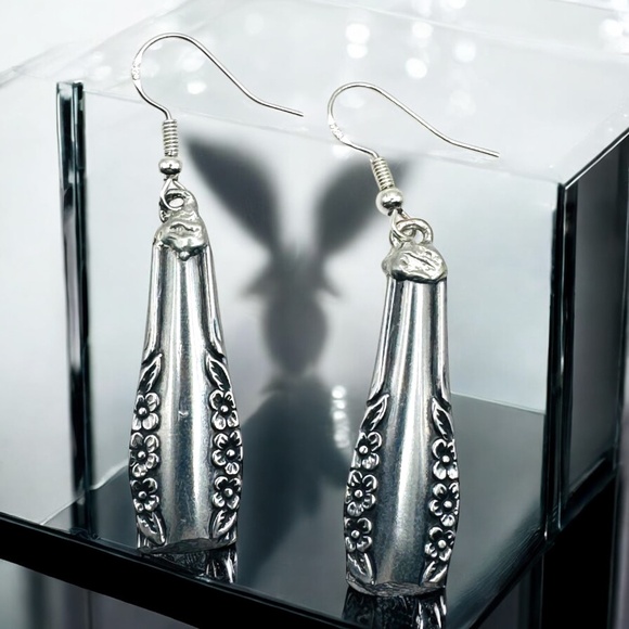 Artisan Crafted Spoon Earrings by Wm A Rogers Deluxe Oneida Collection 925 Hooks - Picture 3 of 11